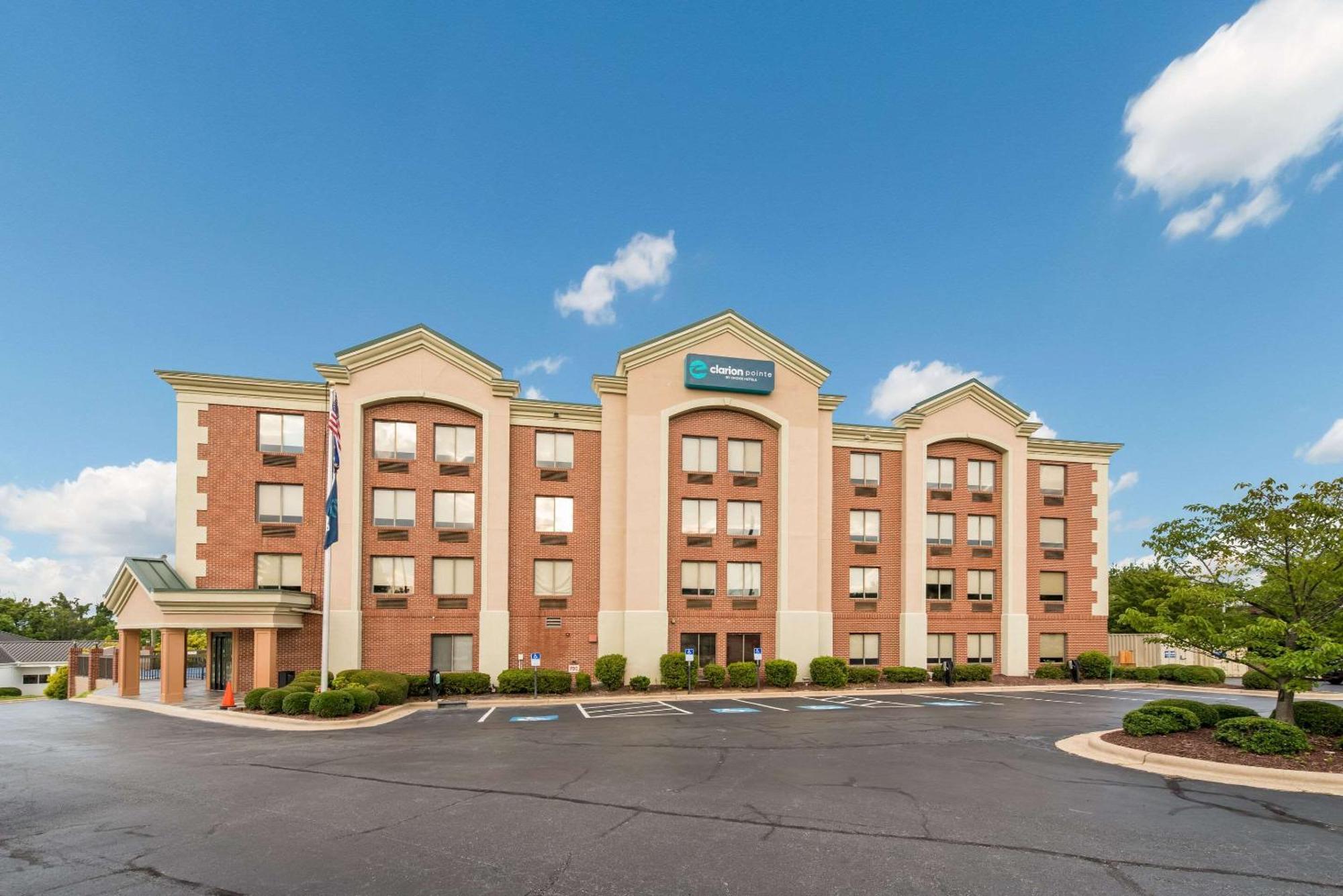 Hotel Clarion Pointe Greensboro Airport Exterior foto