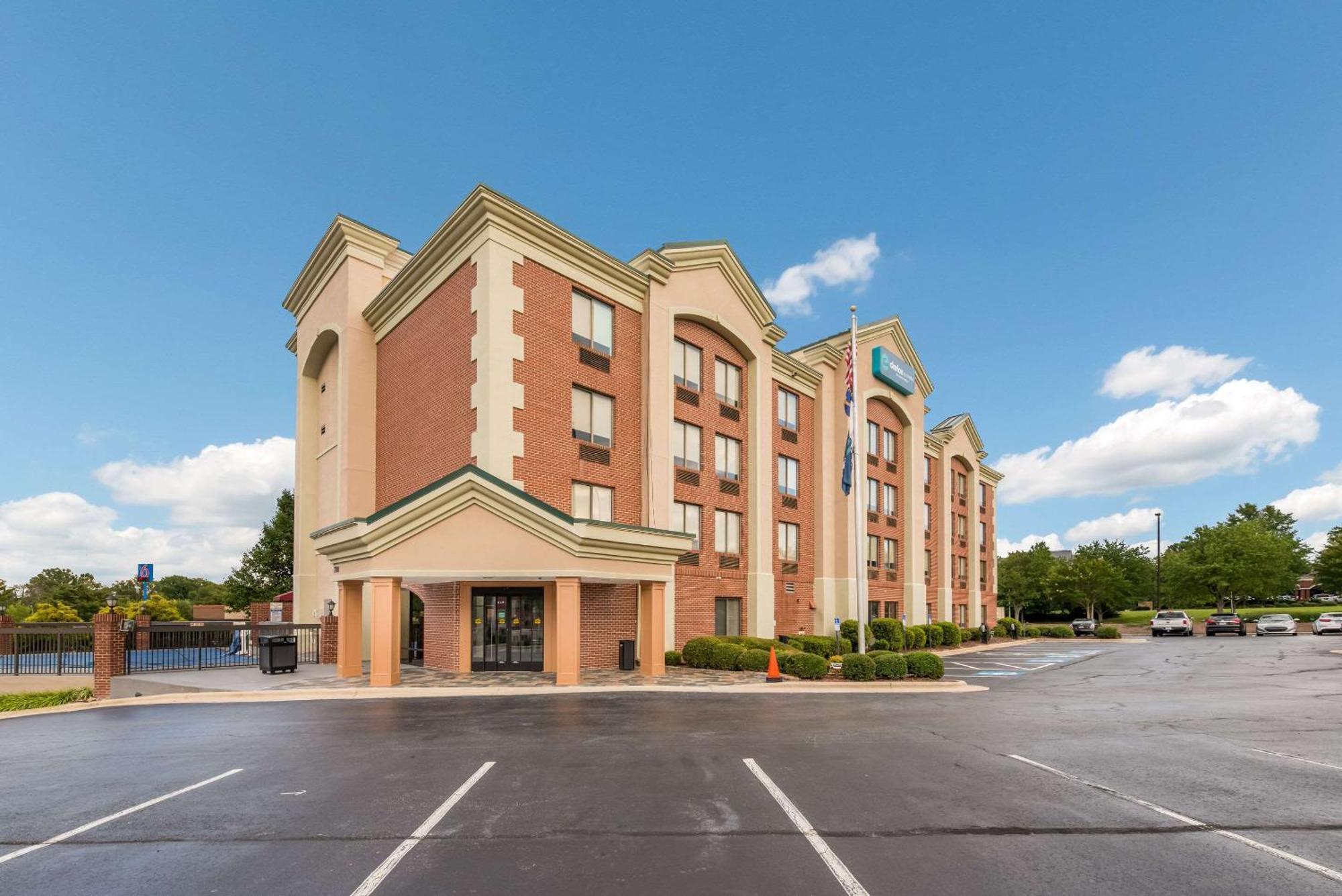 Clarion Pointe Greensboro Airport Exterior foto