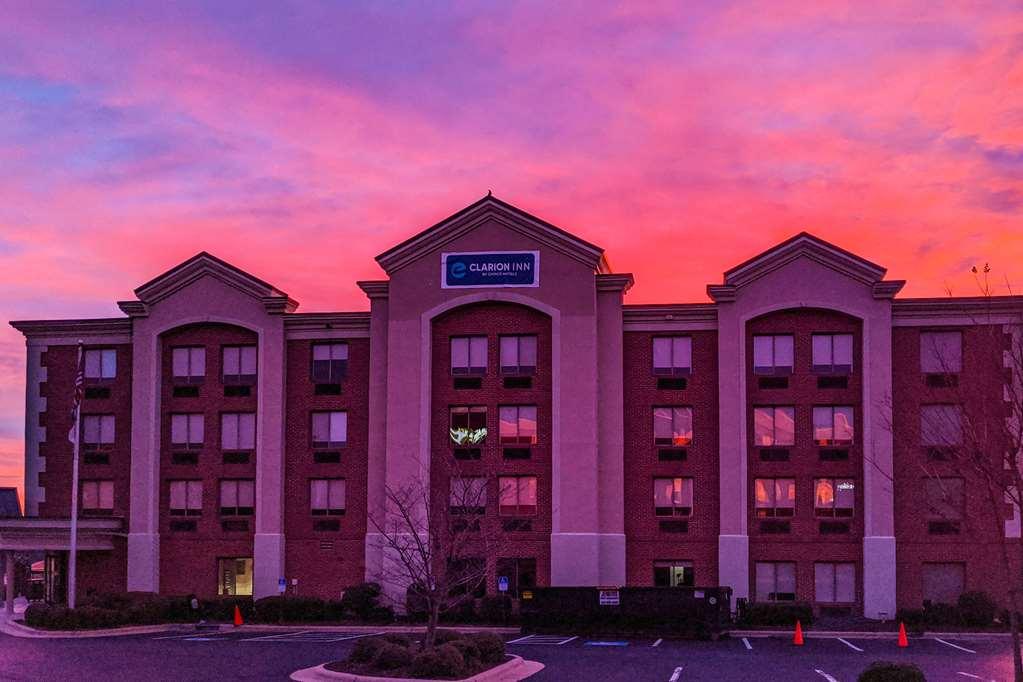 Clarion Pointe Greensboro Airport Exterior foto